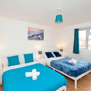 Stunning Four Bedroom House Close To Excel, O2 & With Free Parking London